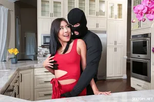 π542 Bờ vực của điều cấm kỵ