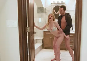 Con gái cho bố dượng phang vì không muốn bố rời xa 2 má con cô