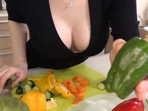 ở nhà một mình, gặp phải tên trộm biến thái