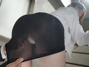 Đang làm quả lọ thì bị chị kế phát hiện