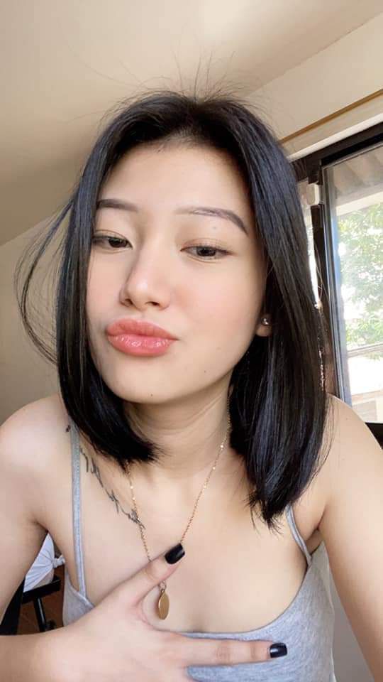 Bạn bè chia sẻ vợ trong bếp, sau đó hai người đàn ông lên người cô ấy