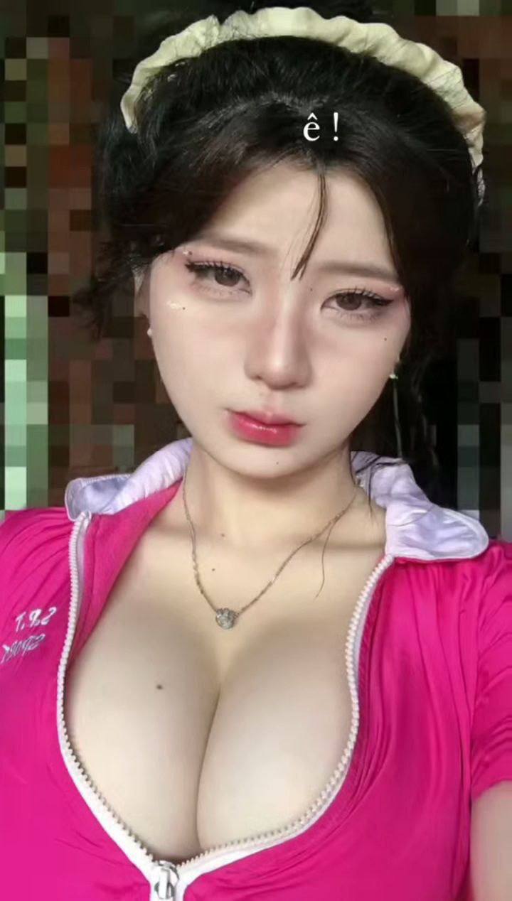 Anh trai số hưởng ngày nào cùng được em gái tắm cho