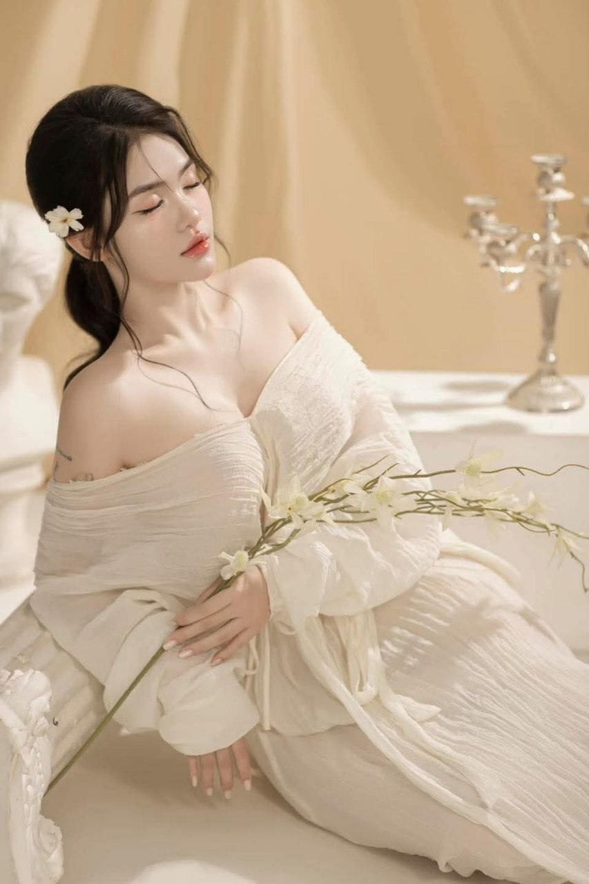 Nhìn trộm đầu ti em đòng nghiệp lúc tắm